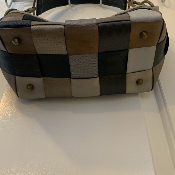 Harveys CARRIAGE RING Shoulder Bag Multi Color - Picture 10 of 17